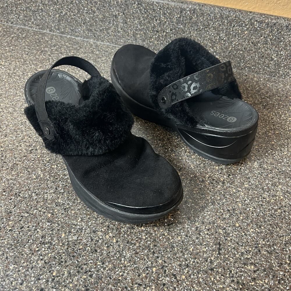 Bzees Women's Sz 9.5 M Comfort Casual Black Fabric Mules Faux Fur Accent Slip On